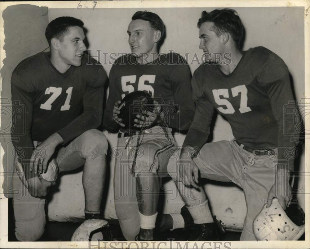 1946 Press Photo Football star half-back Larry Spencer talks with teammates.- Historic Images