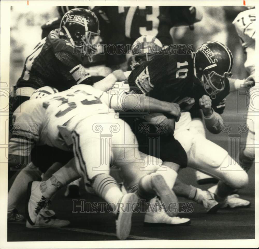 1984 Press Photo APW football player Dave Gaffey is tackled by Matt Reilley #33- Historic Images