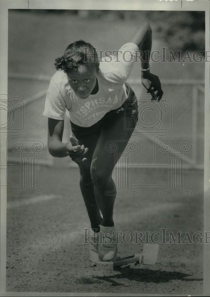 1984 Press Photo NYS co-track athlete of the year, Janeen Bonner, practices- Historic Images