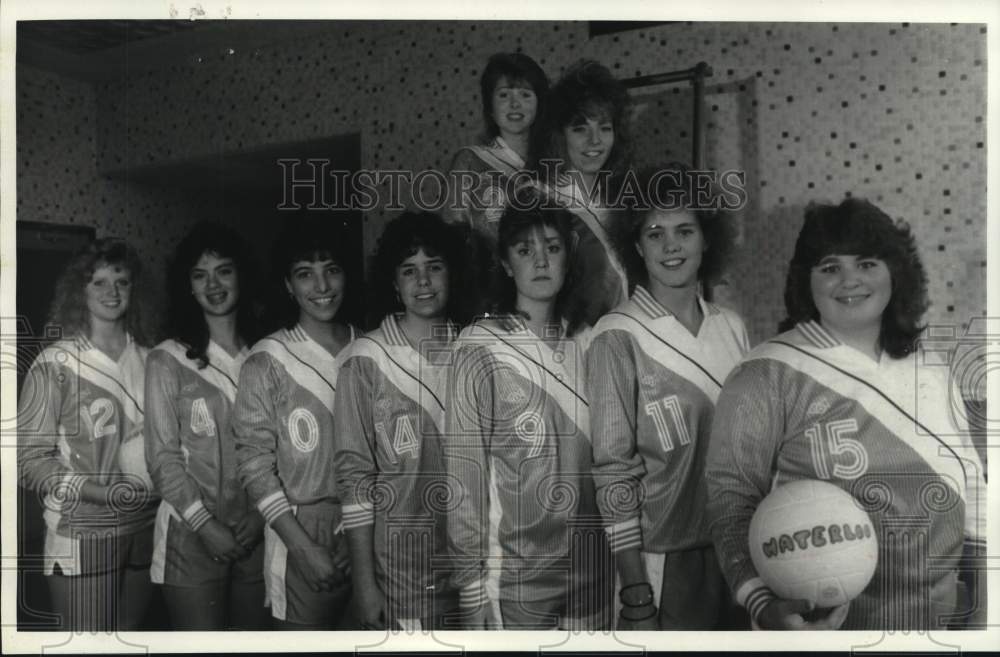 Press Photo Waterloo High School (New York) volleyball players pose for photo - Historic Images