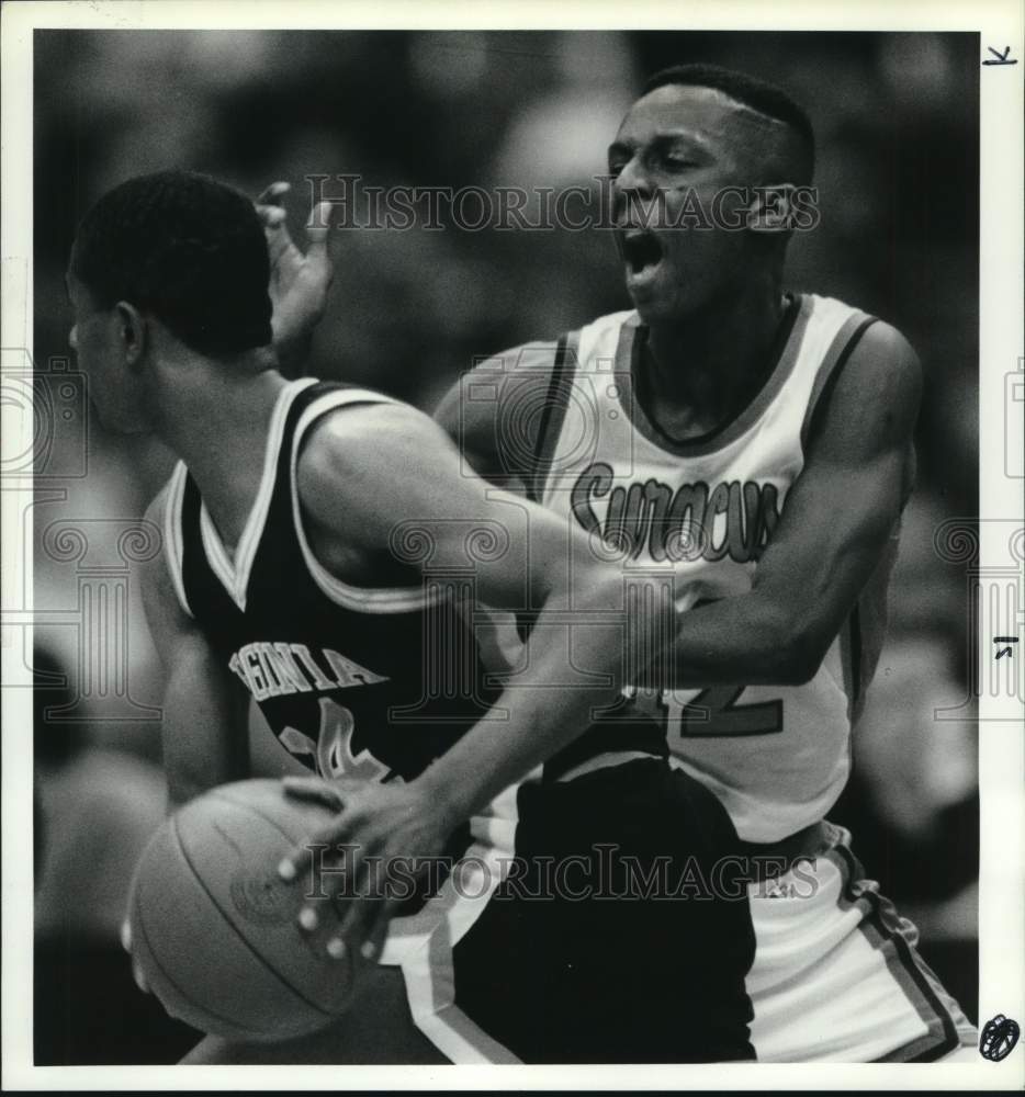 1989 Press Photo Syracuse University basketball player Michael Edwards guards- Historic Images