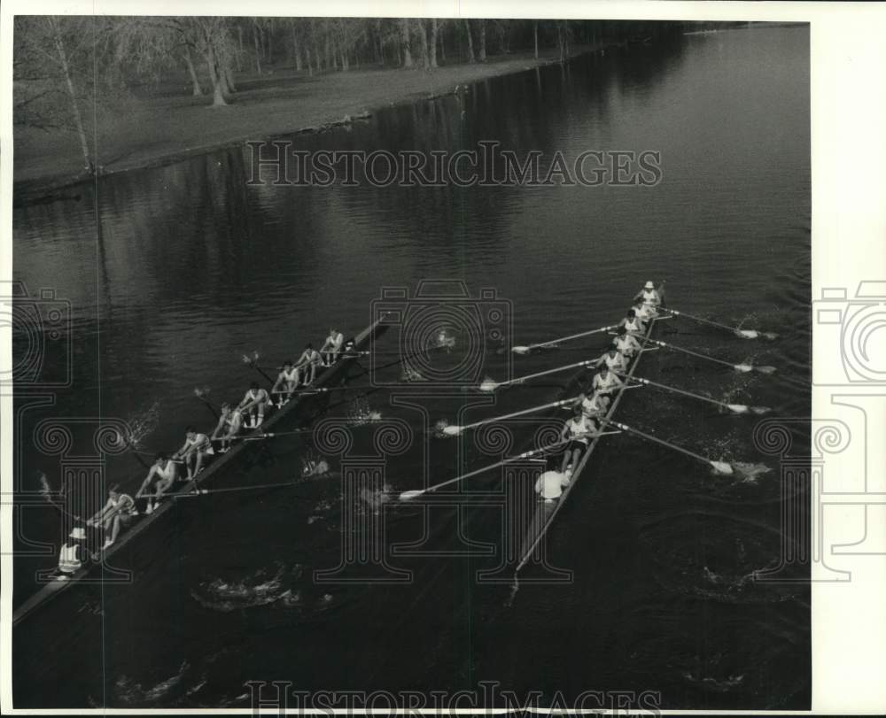 1987 Press Photo Syracuse U Junior Varsity 8 Crew members compete in race - Historic Images