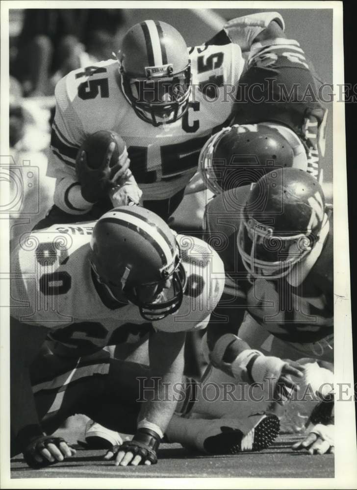 1984 Press Photo Syracuse U football running back Jaime Covington plows ahead- Historic Images