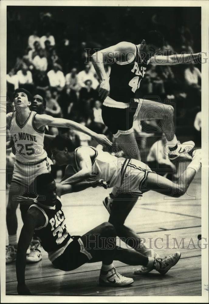 1988 Press Photo LeMoyne College basketball players collide with Pace players- Historic Images