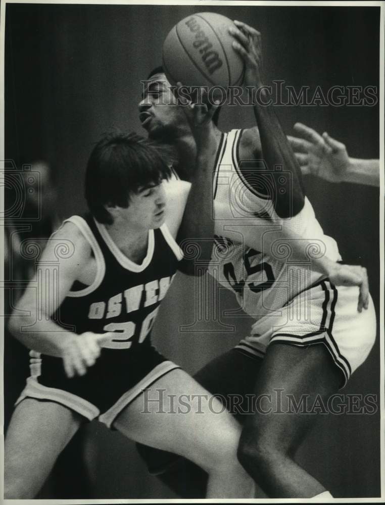 1987 Press Photo LeMoyne College basketball player James Henderson battles #20- Historic Images