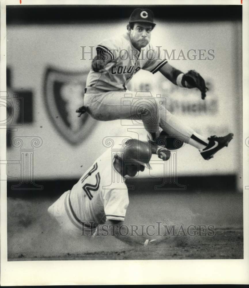 1985 Press Photo Columbus Clippers baseball shortstop Juan Bonilla leaps over 12 - Historic Images