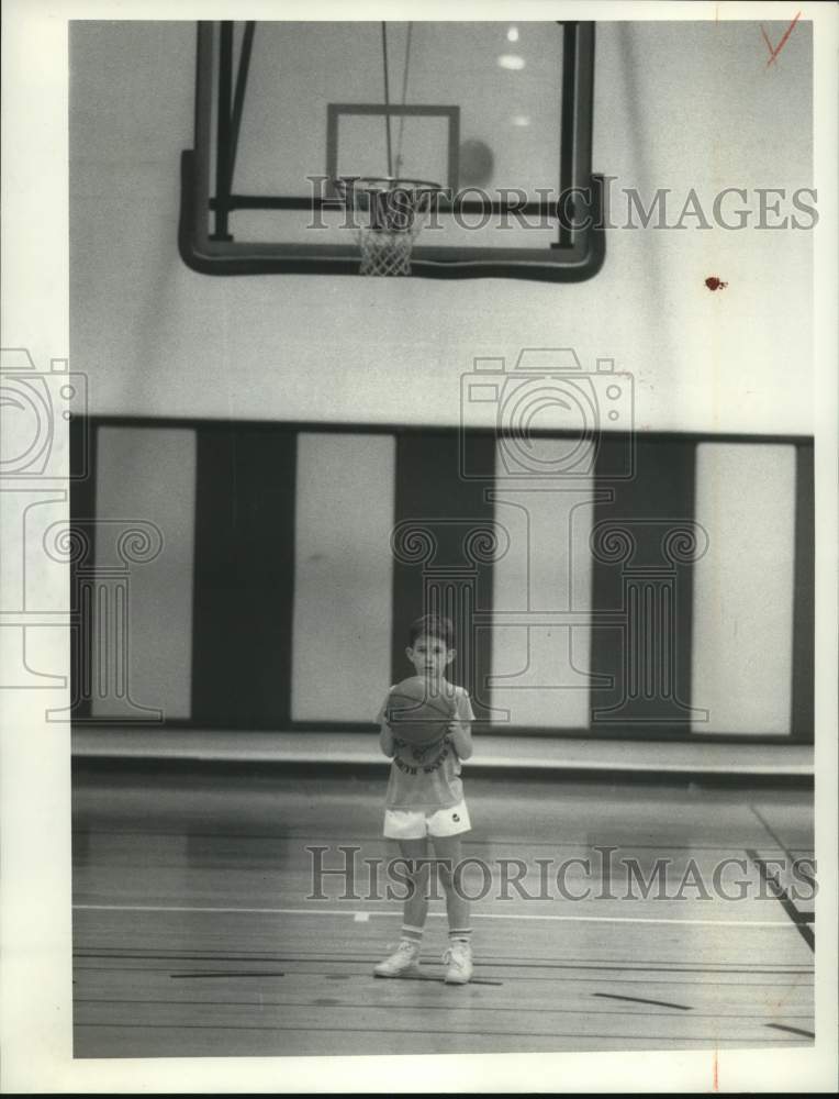 Press Photo Oswego State basketball camp participant John Mowry - sys09810- Historic Images