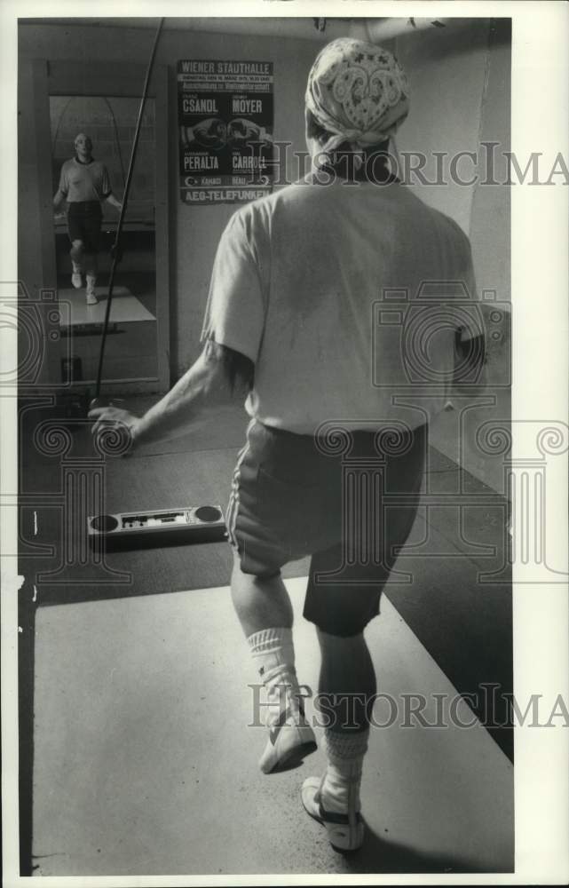 1985 Press Photo Boxer Matt Farrago skips rope in workout at Ray Rinaldi&#39;s gym- Historic Images