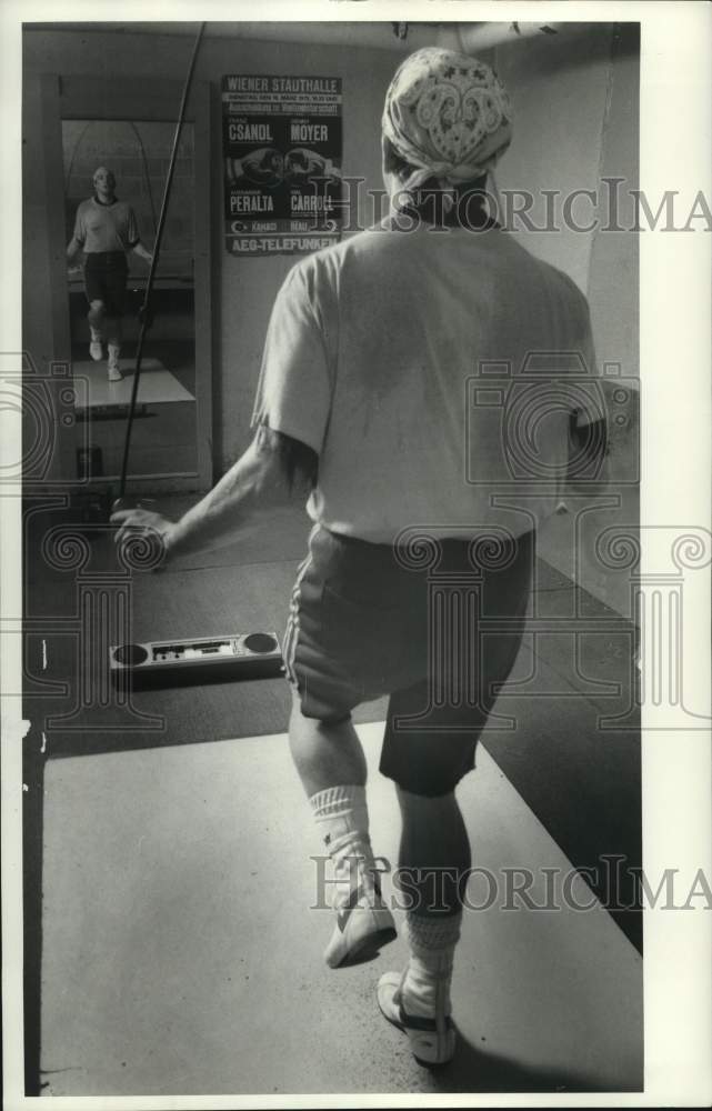 1985 Press Photo Boxer Matt Farrago skips rope in workout at Ray Rinaldi's gym- Historic Images