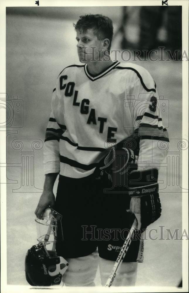 1987 Press Photo Colgate hockey defenseman Mike Bishop stands on ice with stick - Historic Images