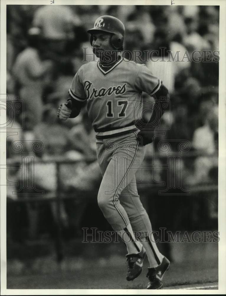 1985 Press Photo Richmond Braves baseball outfielder Fred Tiburcio runs after HR- Historic Images