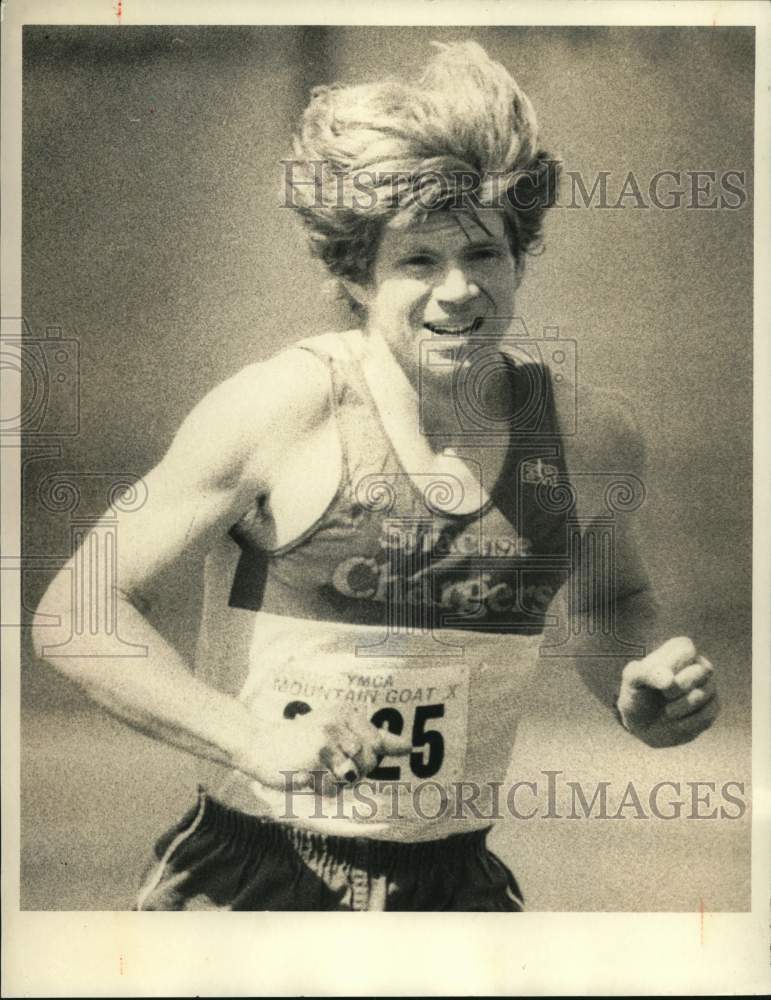 1985 Press Photo Mountain Goat 10-mile race winner in action - sys10001- Historic Images