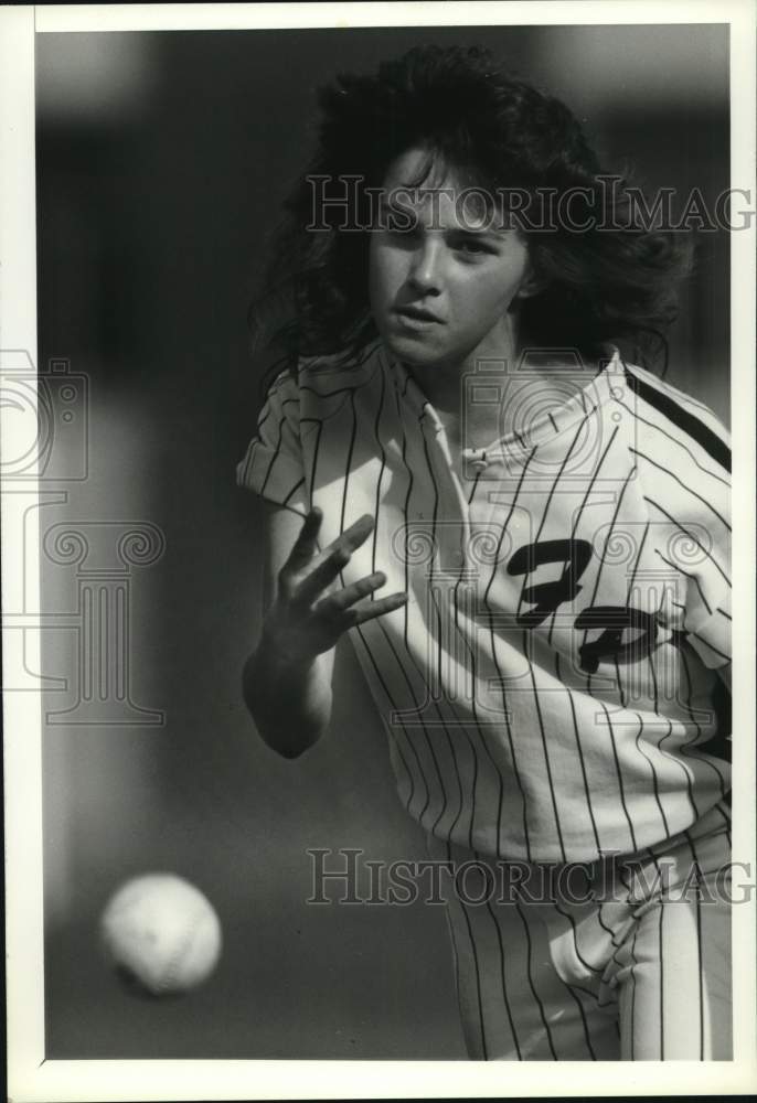 1989 Press Photo Fabius-Pompey softball pitcher Kim Dodson vs. Weedsport- Historic Images