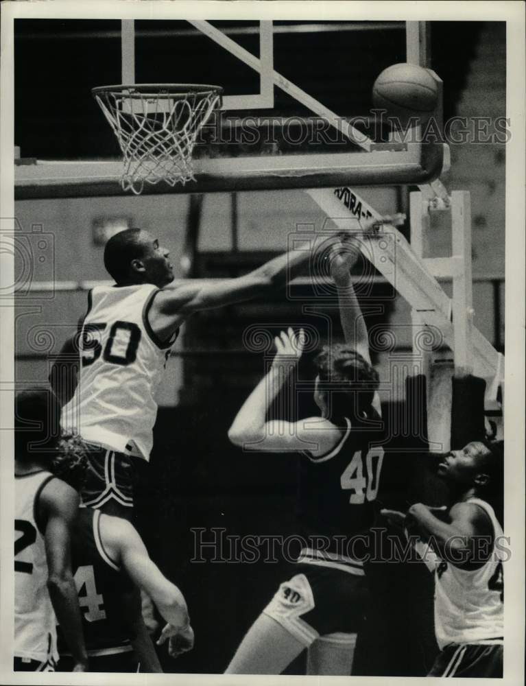 1983 Press Photo Fowler and Skaneateles play prep basketball in Carrier Dome- Historic Images