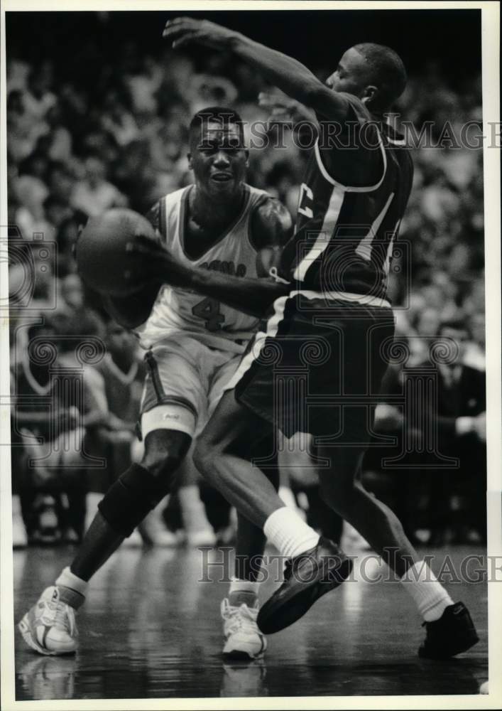 1990 Press Photo Syracuse basketball player Dave Johnson vs. Illinois-Chicago- Historic Images