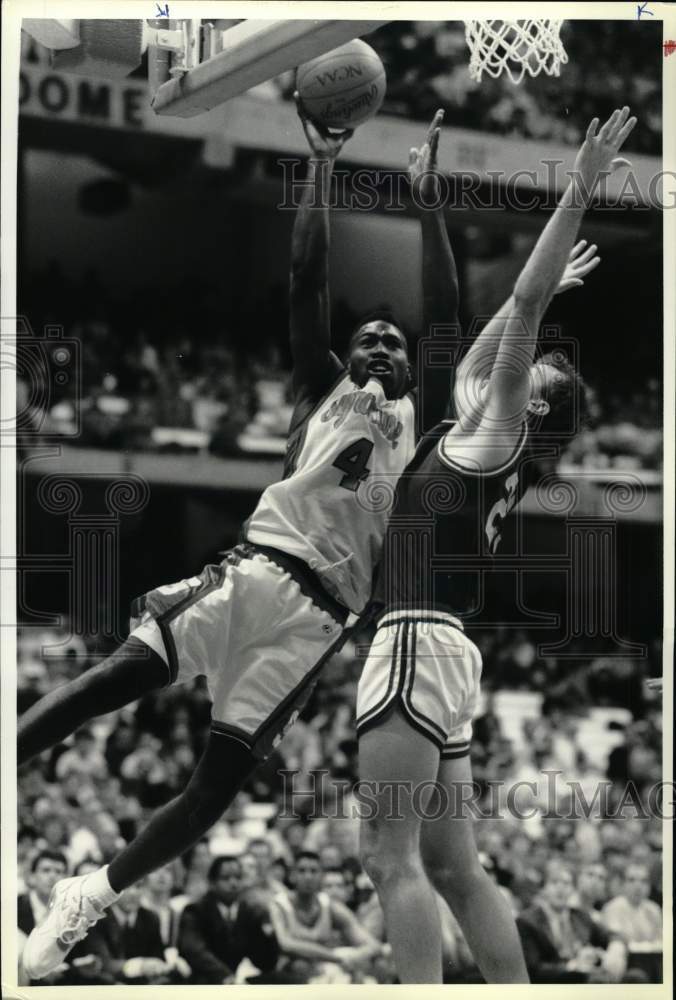 1990 Press Photo Syracuse and Marathon Oil play exhibition basketball - Historic Images