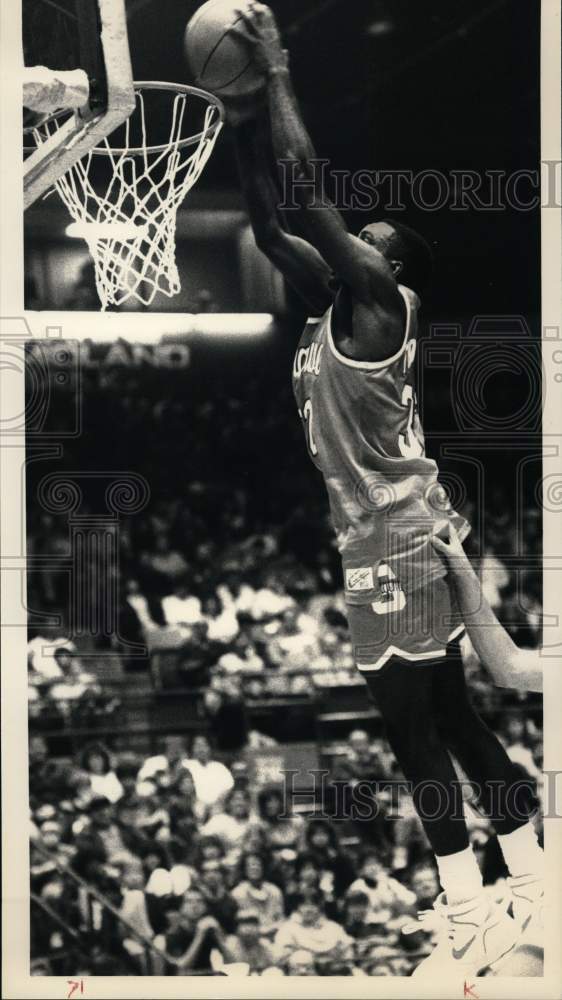 1988 Press Photo Syracuse basketball player Steve Thompson in action - sys10396- Historic Images