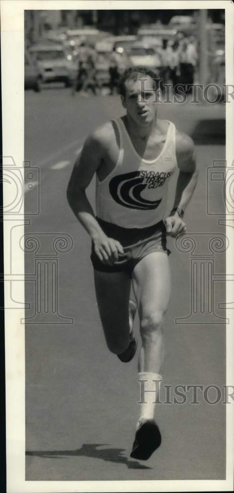 1985 Press Photo Jogger Bob Pettrico - sys10400- Historic Images