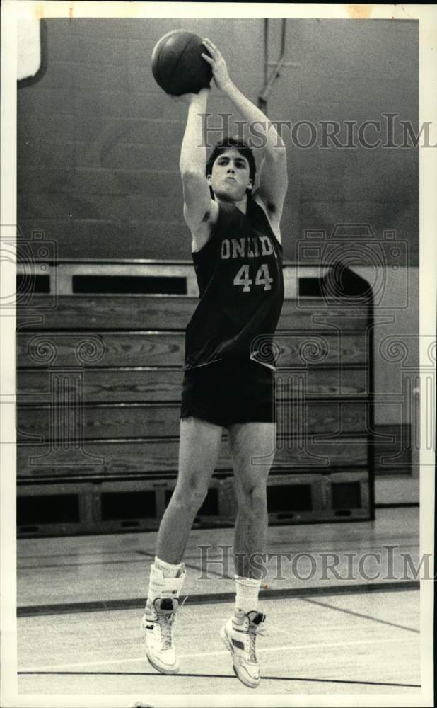 1988 Press Photo Oneida basketball player Greg Vaccaro - sys10416 - Historic Images