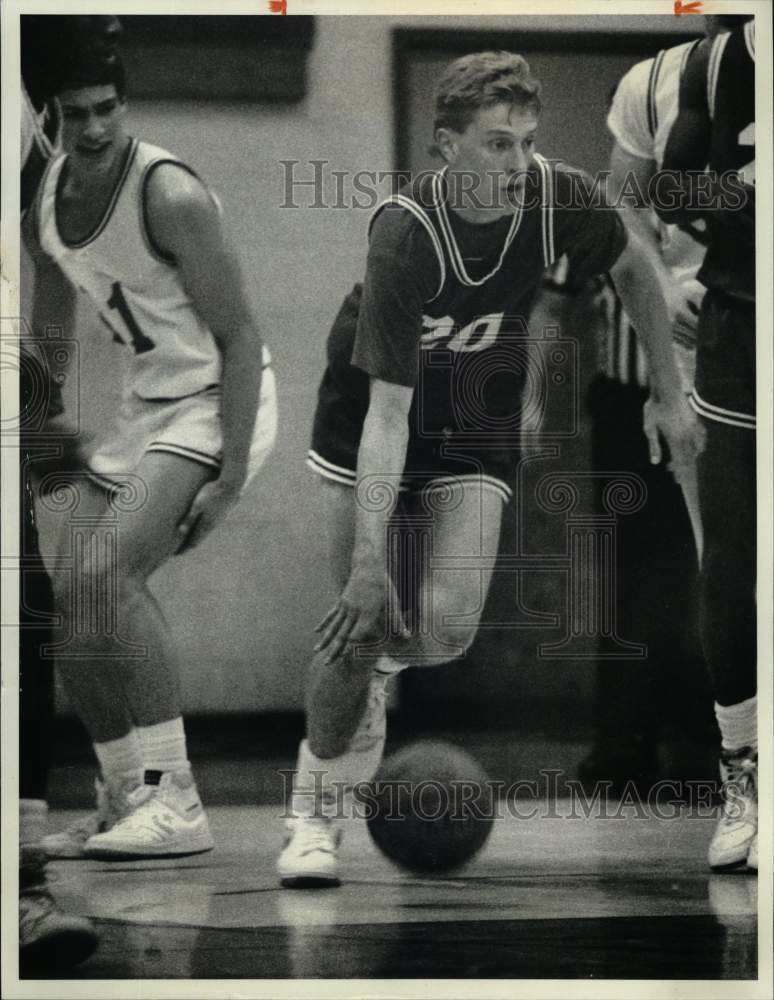 1986 Press Photo AAU Junior Olympic basketball player Matt Roe in acti ...