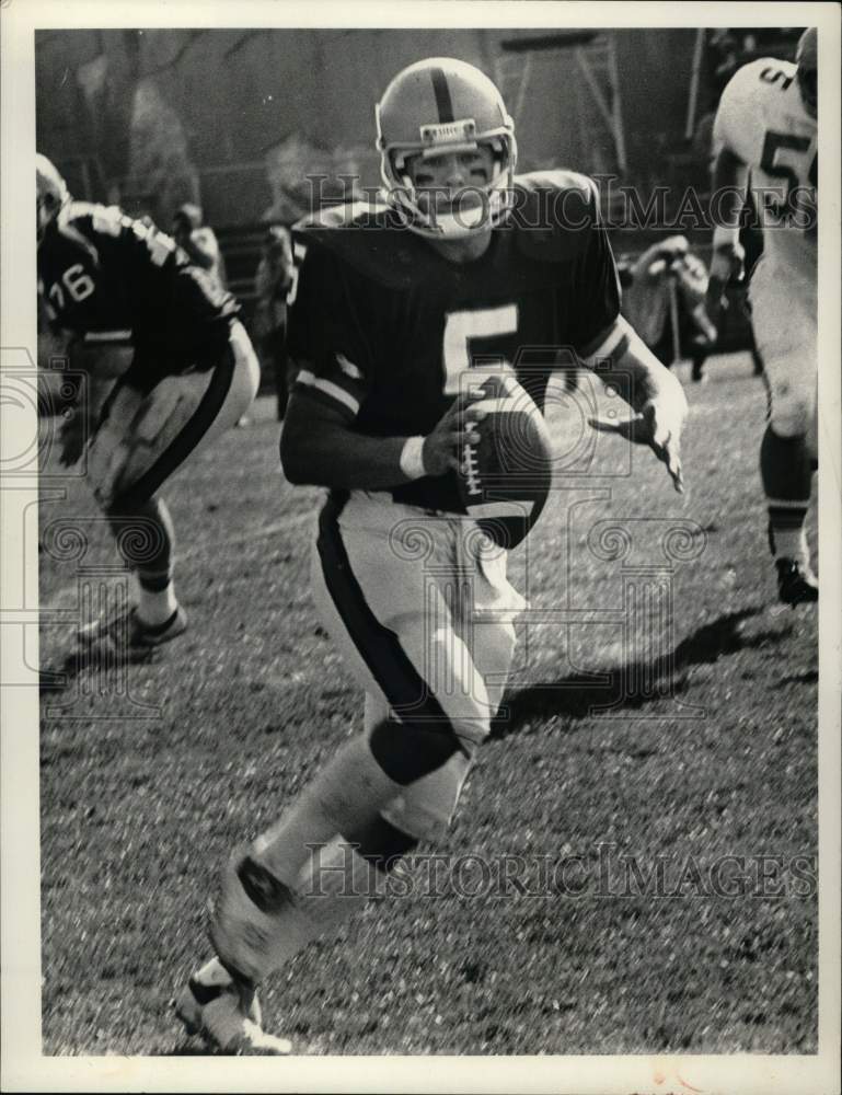 1977 Press Photo Football Player Bill Hurley at Game- Historic Images