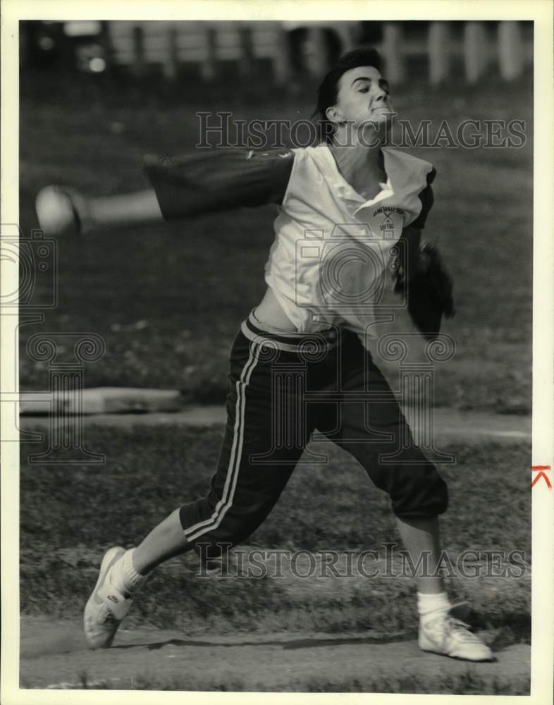 1989 Press Photo Mary Hartzog, Jamesville-DeWitt Softball Pitcher at Game- Historic Images