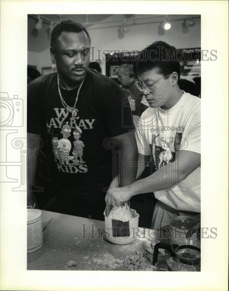 1990 Press Photo Boxer Joe Frazier with Dr. Charles Choi at Boxing Hall of Fame- Historic Images