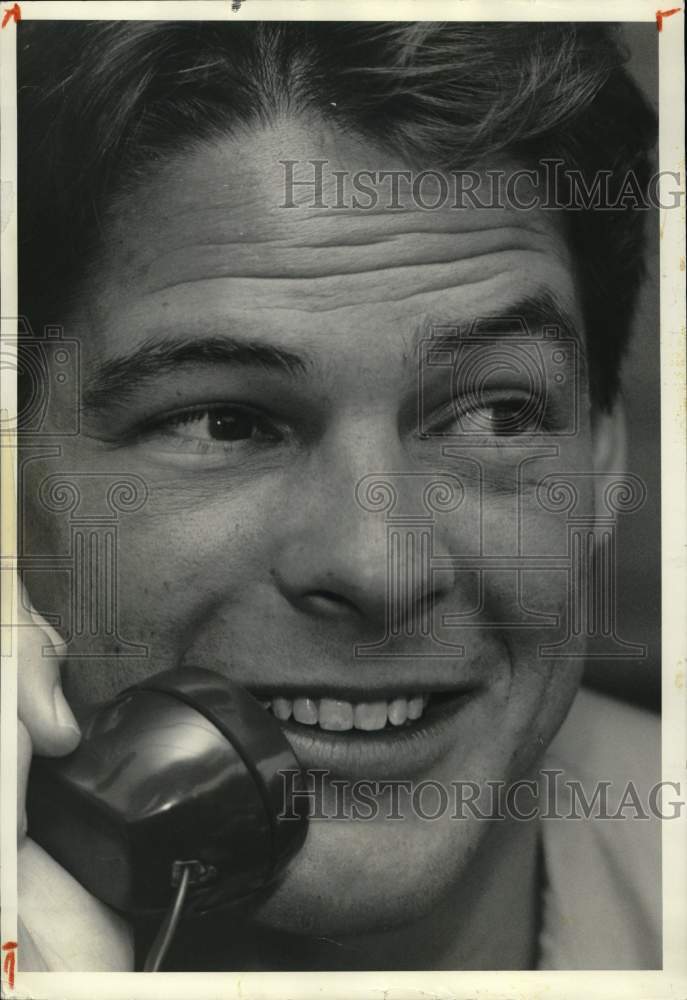 1986 Press Photo Football Player Tim Green at Home in Liverpool, New York- Historic Images