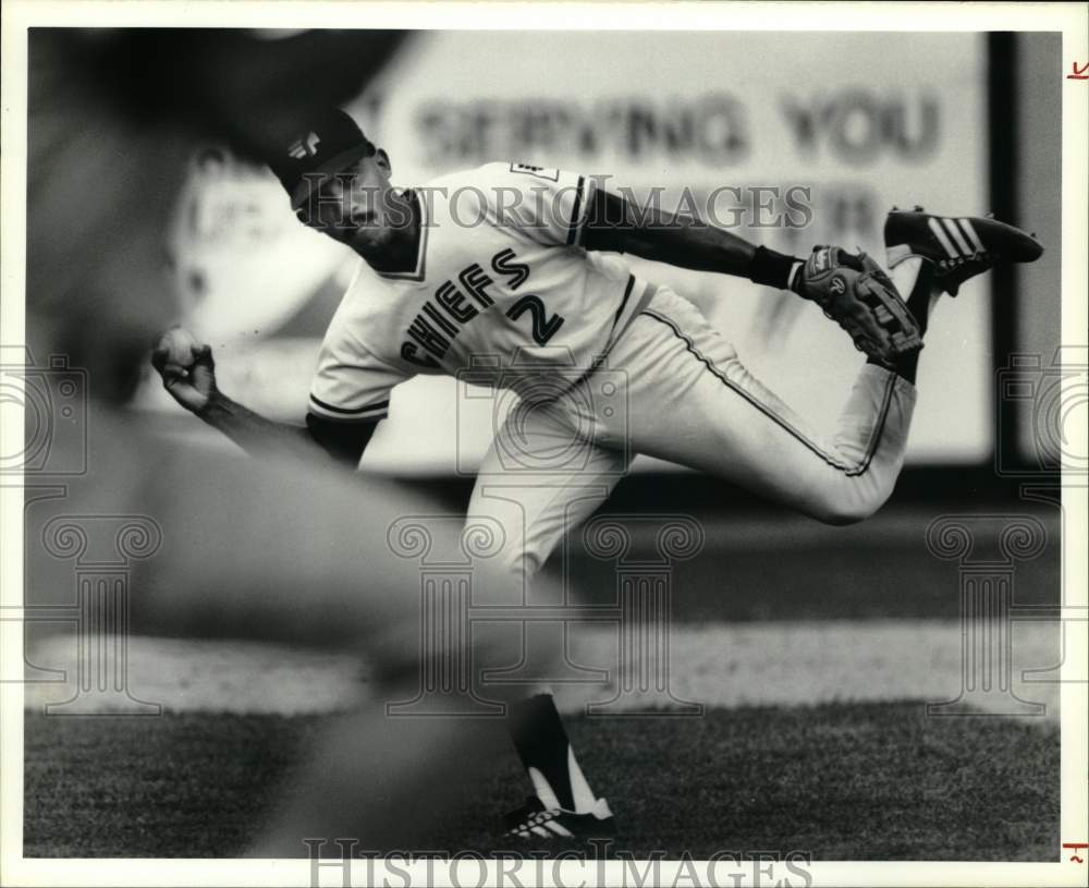 1989 Press Photo Syracuse Chiefs second baseman Jose Escobar - Historic Images