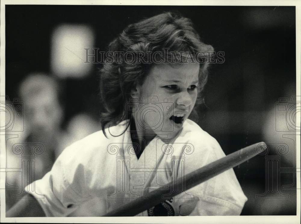 1985 Press Photo Lisa Blok Competes in North East Karate Open Weapon Event- Historic Images