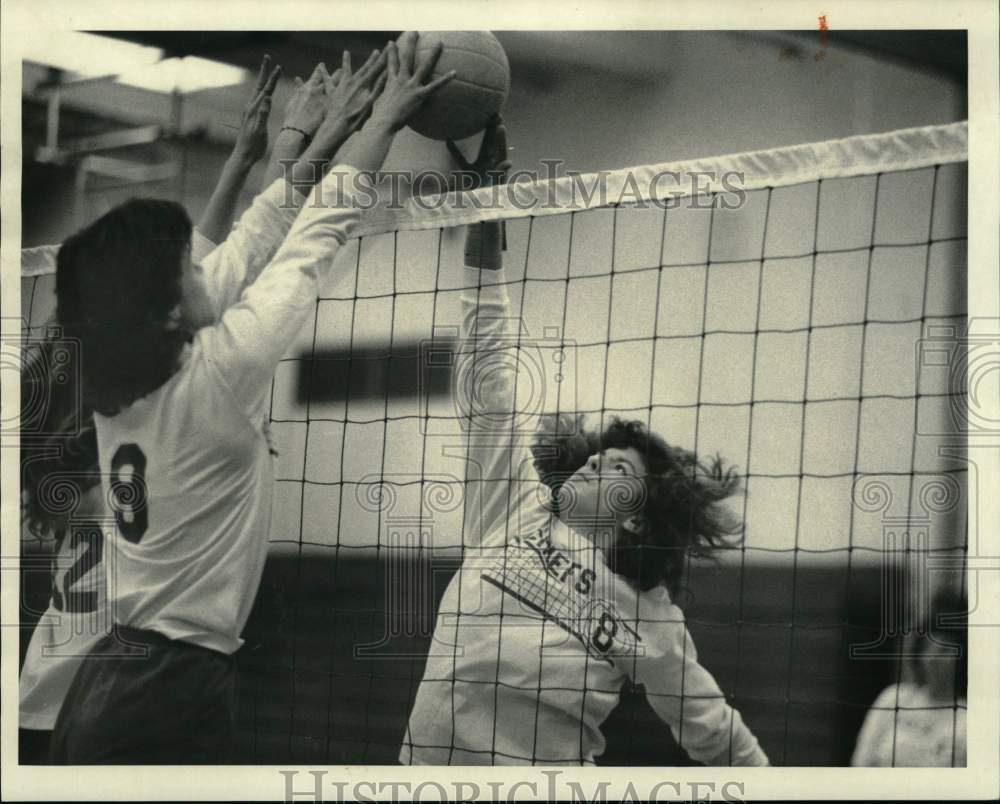 1987 Press Photo South Cayuga High Volleyball Player Shannon Mitchell Tips Ball - Historic Images