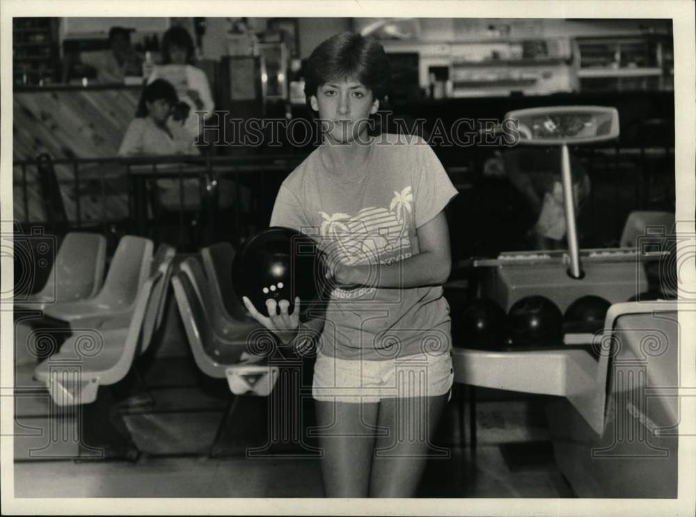 1986 Press Photo Missy Blazek Bowling at Syracuse Bowling Center- Historic Images