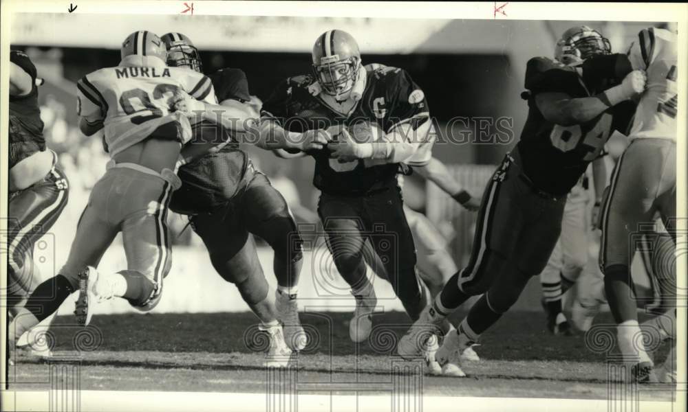 1989 Press Photo Syracuse University Football Player Daryl Johnston in Bowl Game - Historic Images