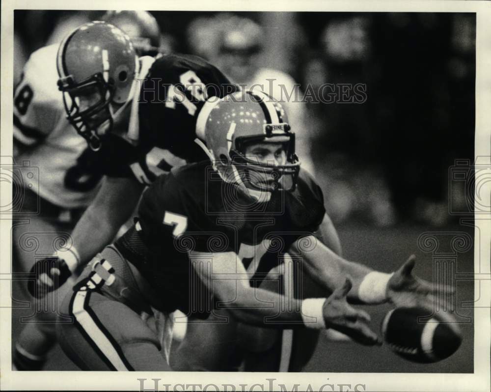 1984 Press Photo Football Players Doug Marrone and Mike Kmetz at Game - Historic Images