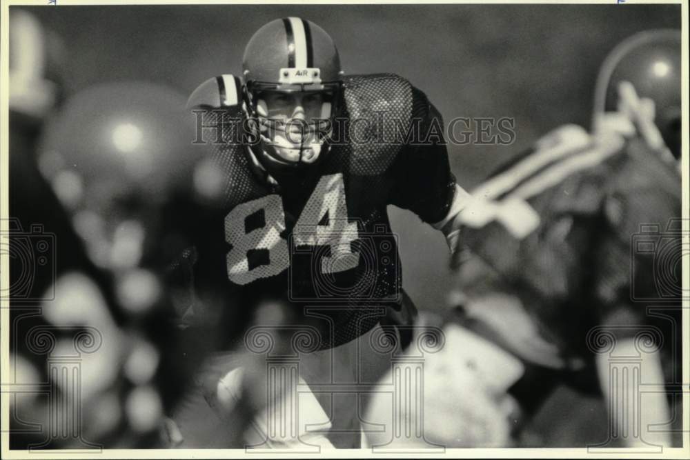 1989 Press Photo Football Player Chris Gedney Practices at Coyne Field- Historic Images