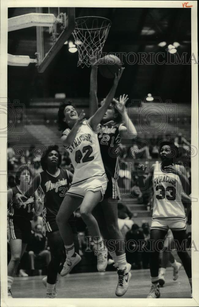 1985 Press Photo Syracuse University and Virginia Women's Basketball Players- Historic Images