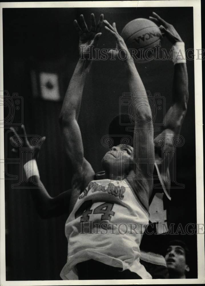 1987 Press Photo Derrick Coleman, Syracuse Basketball Player Number 44- Historic Images