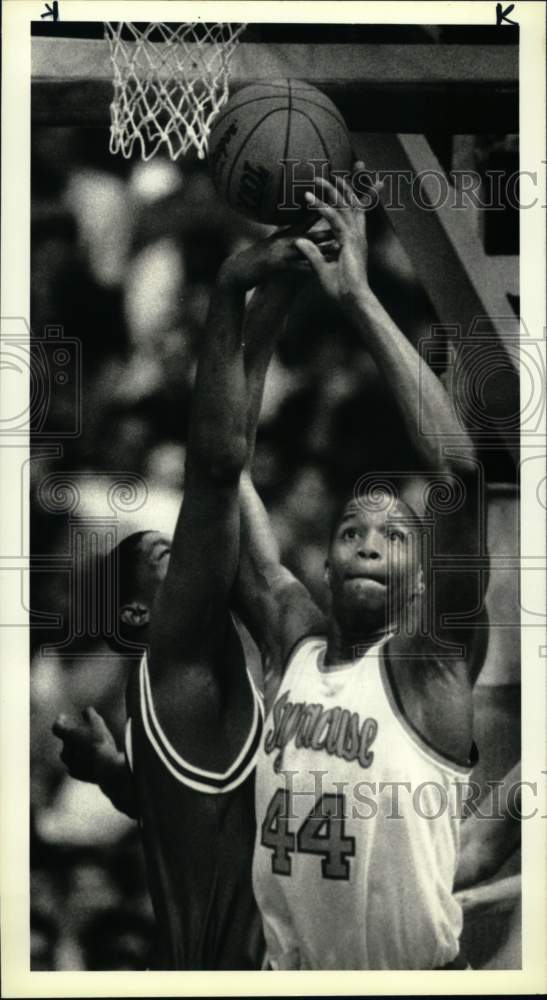 1988 Press Photo Syracuse Basketball Player Derrick Coleman at Cornell Game - Historic Images