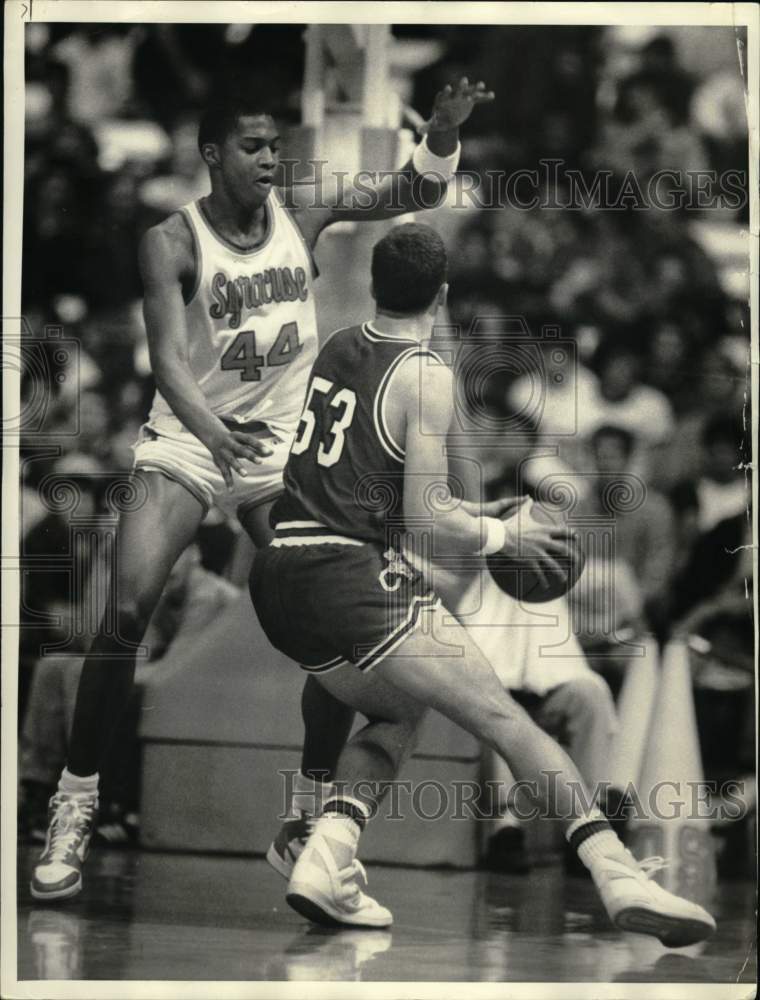 1986 Press Photo Derrick Coleman of Syracuse University Basketball Team at Game - Historic Images
