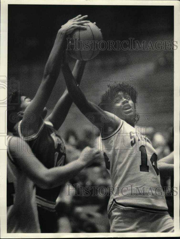 1987 Press Photo Karen Threatt and Danene Hopson in Women&#39;s Basketball Game- Historic Images