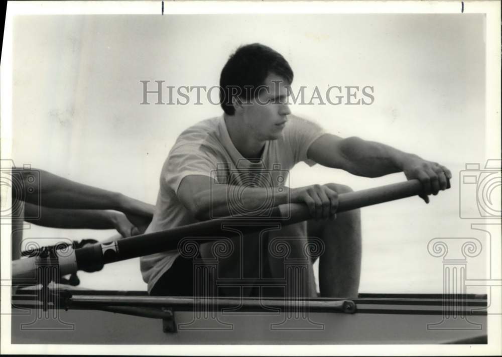 1988 Press Photo Dan McLimans, member of Syracuse University&#39;s varsity crew- Historic Images