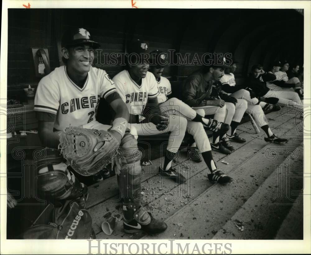 1989 Press Photo Syracuse Chiefs Baseball Players in Dugout against Rochester - Historic Images