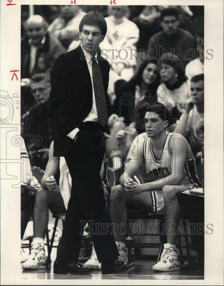 1991 Press Photo Basketball Head Mike Dement at Game- Historic Images