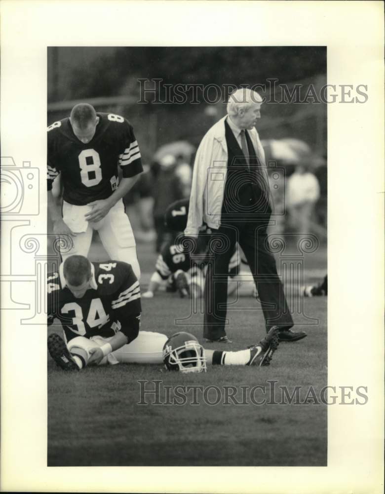 1989 Press Photo Dr. James Whalen, Ithaca College President and Football Players - Historic Images