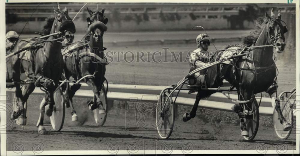 1985 Press Photo Precious JJ Horse in Syracuse Mile Harness Racing Event - Historic Images