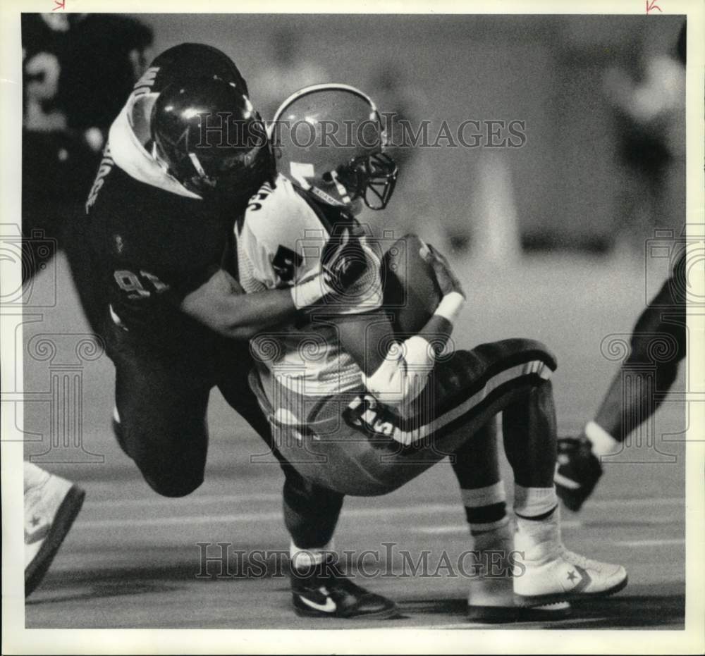 1990 Press Photo Syracuse University Football Player Marvin Graves tackled- Historic Images