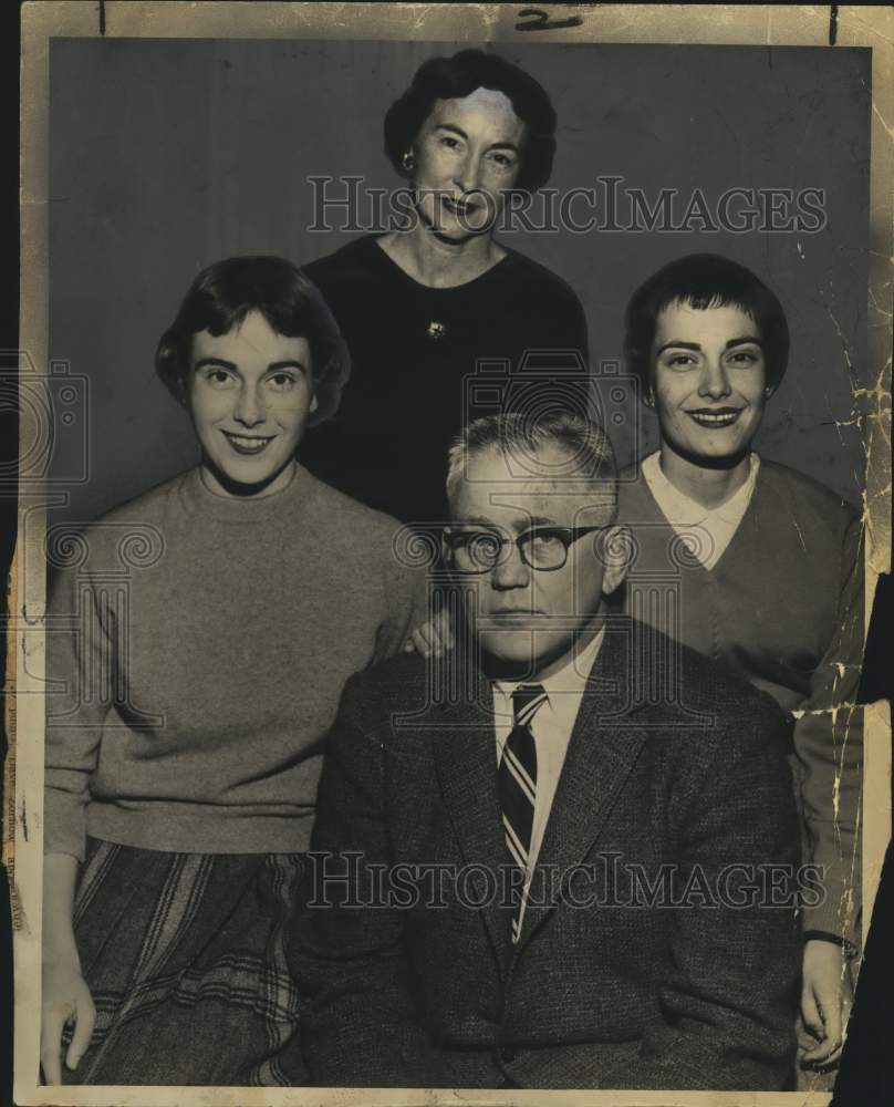 Press Photo Football Ben Schwartzwalder with Family - Historic Images