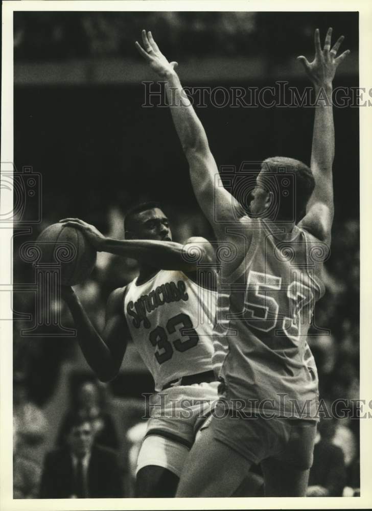 1988 Press Photo Herman Harried of Syracuse University in Basketball Game - Historic Images