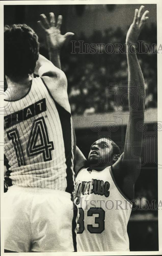 1984 Press Photo Syracuse University Basketball Player Herman Harried jumps - Historic Images