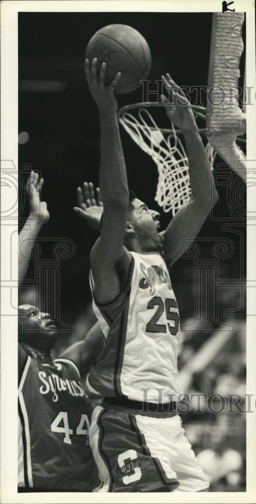 1989 Press Photo Syracuse Player Goes for Hoop in Basketball Scrimmage - Historic Images